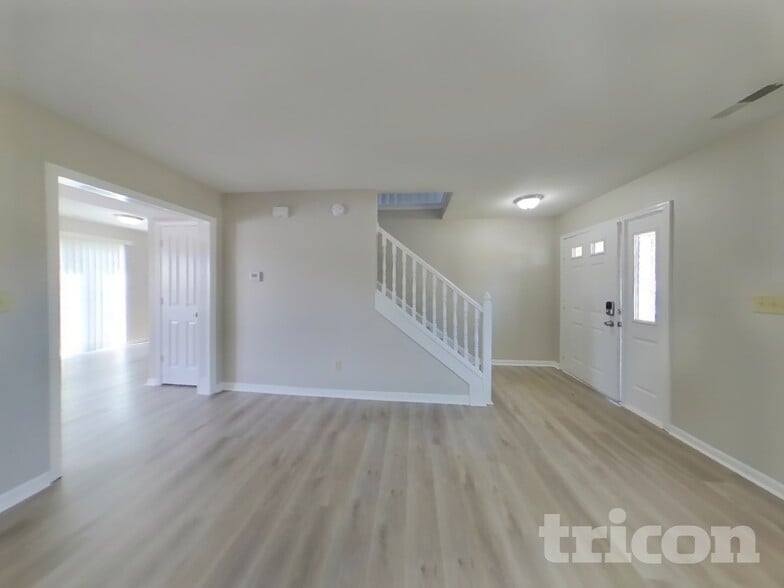 Building Photo - 828 Treyburn Green Dr