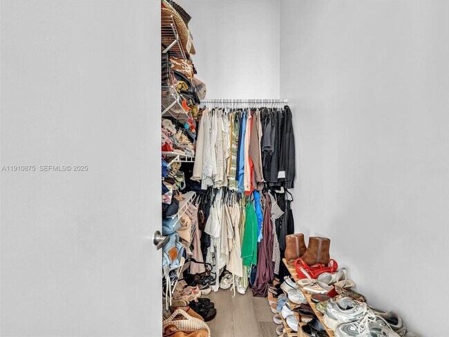 Building Photo - 2200 NE 4th Ave