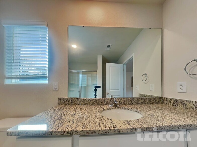 Building Photo - 6432 Lowe Ln