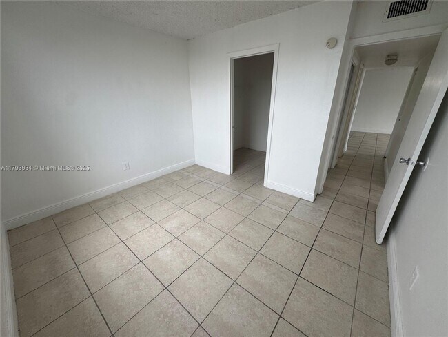 Building Photo - 488 NW 165th St