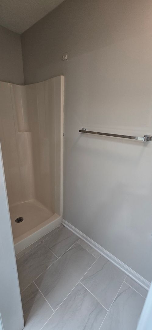 Building Photo - Great clean one level condo convenient to ...