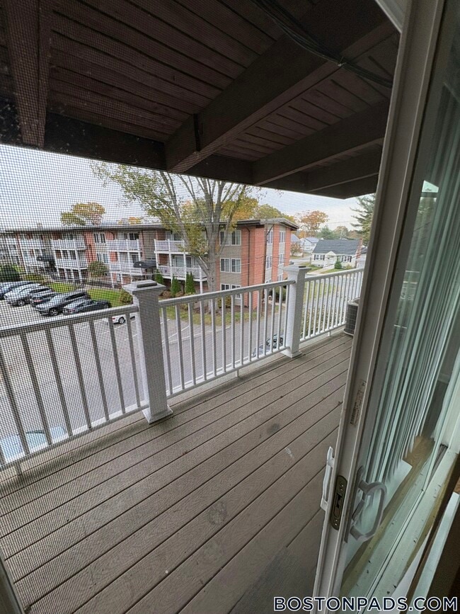 Building Photo - 8 Westgate Dr