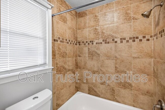 Building Photo - 220 Cornell Dr