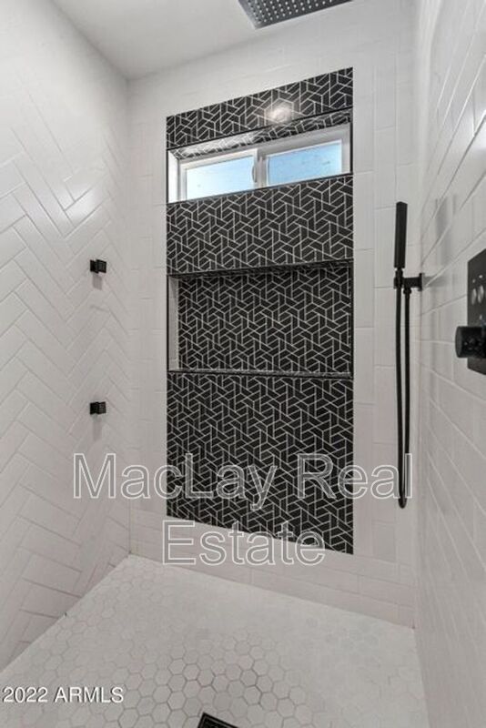 Building Photo - 409 N Arrowhead Dr