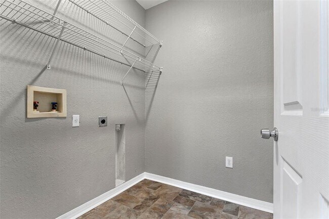 Building Photo - 1008 Hemingway Cir