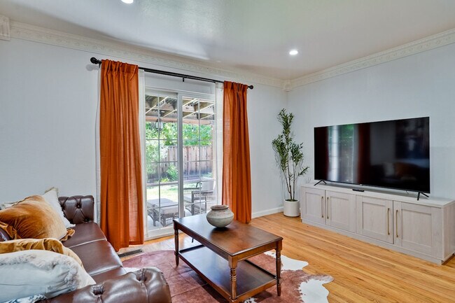Building Photo - 6402 Tamalpais Ave