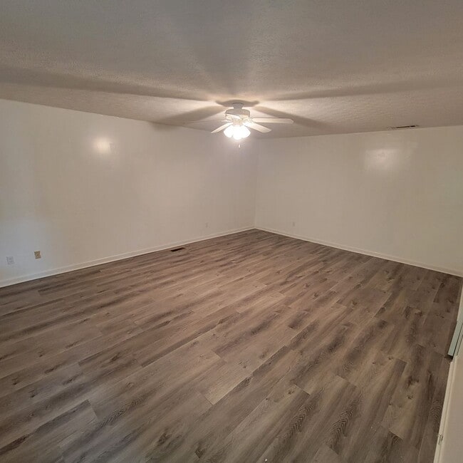 Building Photo - 3/2 -Bonus Room & Basement-Livingston