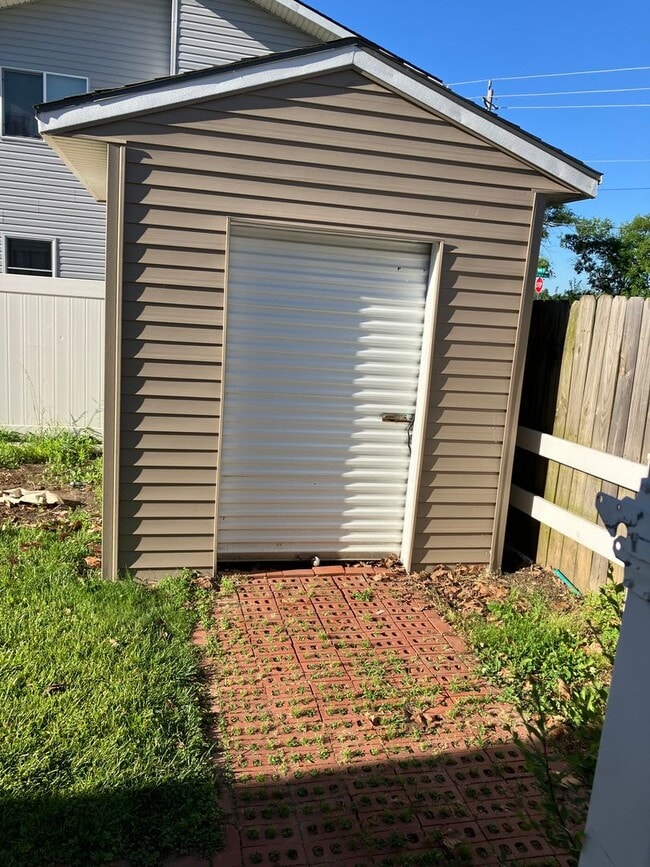 Building Photo - 3-bed home near Lake Manawa