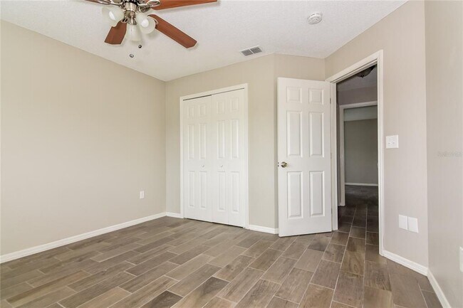 Building Photo - 8024 Ridgeglen Cir W