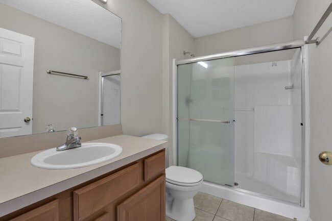 Building Photo - Great 2 bedroom/ 2 bathroom, 1 car garage ...
