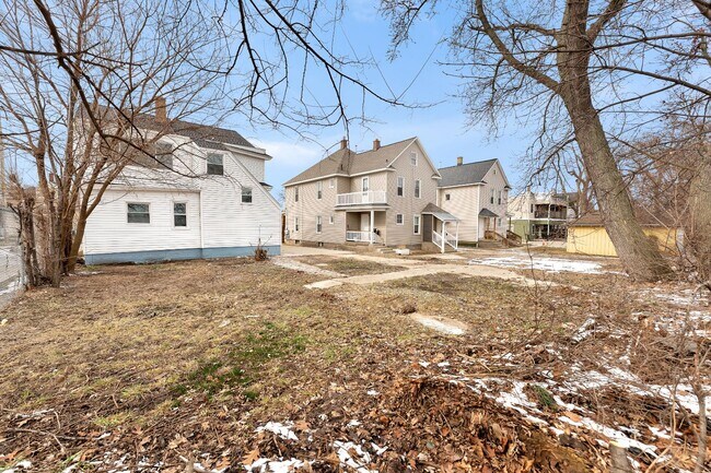 Building Photo - 1754 Godfrey Ave SW