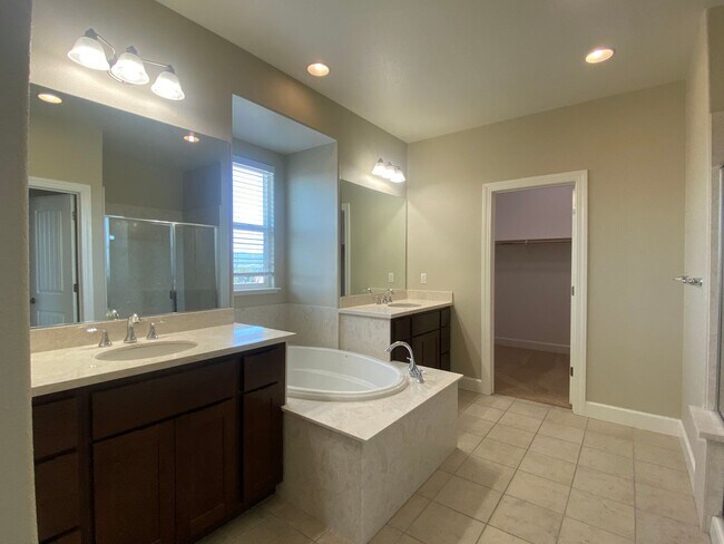 Building Photo - Dublin Ranch 4 Bed & Loft, 3 Bath, close t...