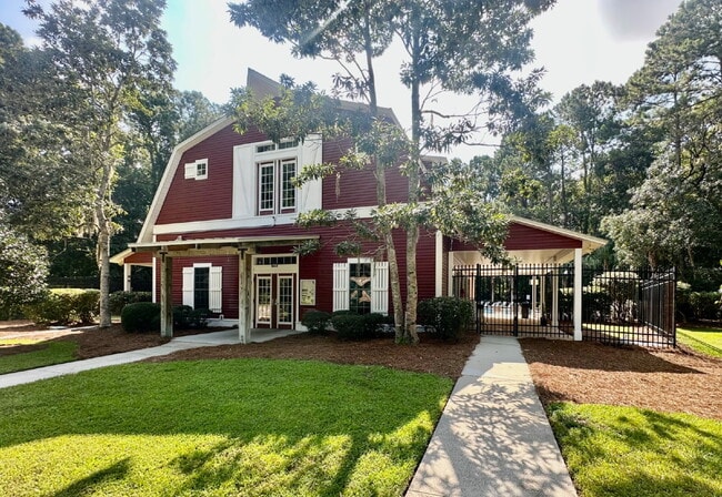 Building Photo - Three Bedroom, Townhome in The Farm!