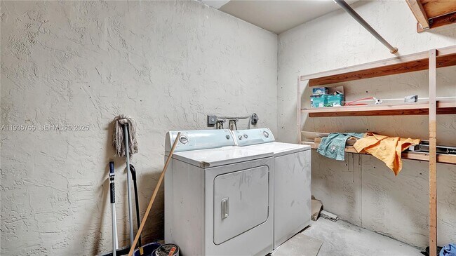 Building Photo - 205 Dunwoody Ln