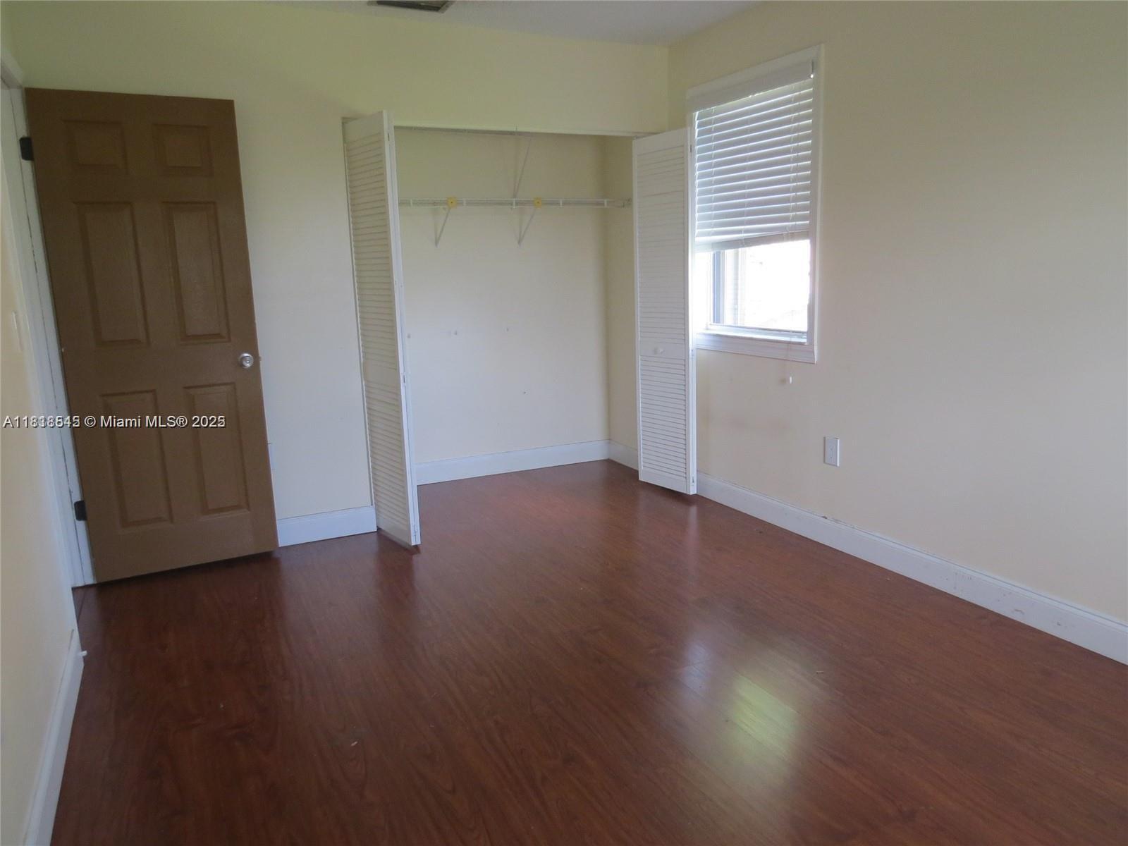 Building Photo - 216 Lakeside Cir