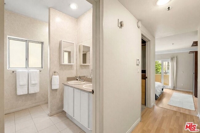 Building Photo - 12011 Goshen Ave