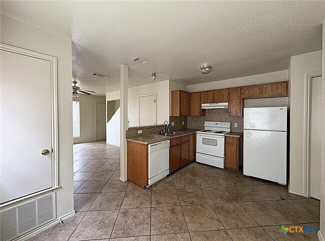 Building Photo - 4100 Pilgram Dr