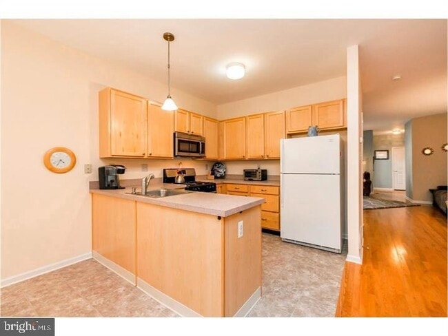Building Photo - 556 Cork Cir
