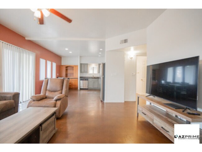 Building Photo - Stylish 5/2 Tucson House Near University o...