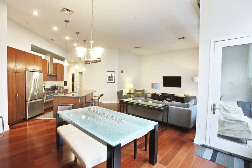 Building Photo - 941 Penn Ave