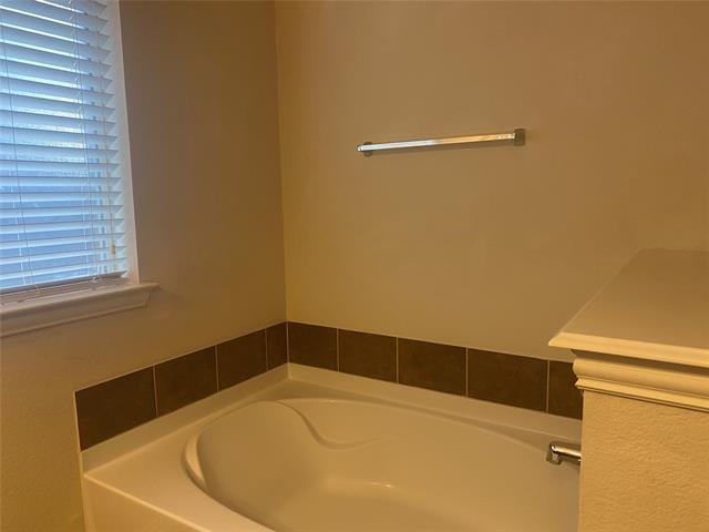 Building Photo - 2712 Lake Ridge Dr