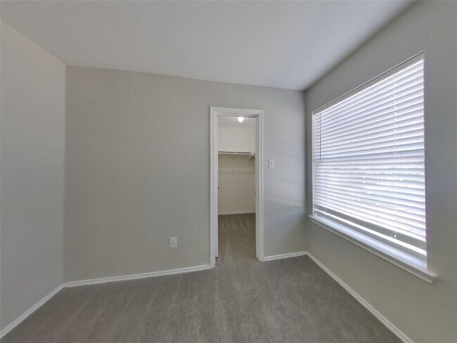 Building Photo - 7926 Chatham Springs Ln