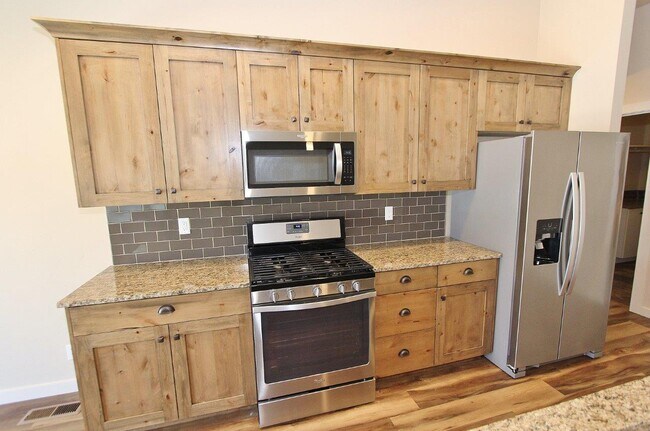 Building Photo - 4044 Queen Anne Dr