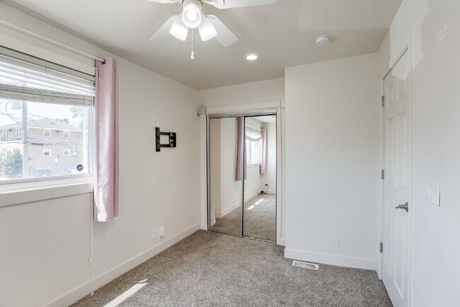 Building Photo - Blackstone Duplex