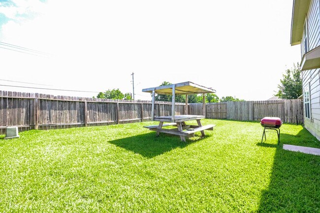 Building Photo - 6207 El Granate Dr