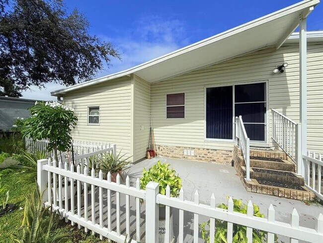 Building Photo - 220 Ellsworth Dr