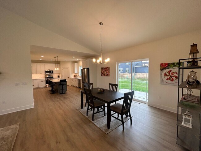 Building Photo - 5706-5708 Eternity Drive