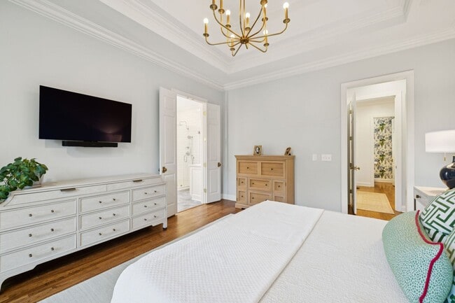 Building Photo - Luxury Executive Rental in Highlands of Ladd Park