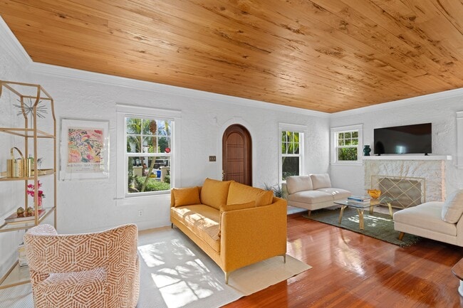 Building Photo - 727 Claremore Dr