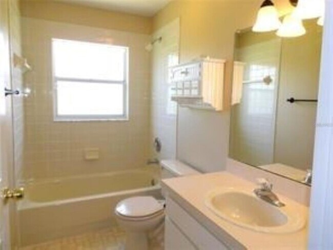 Building Photo - 1802 Durkee Pl