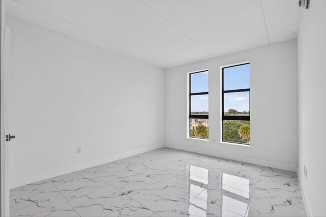 Building Photo - 350 W Hidden Valley Blvd