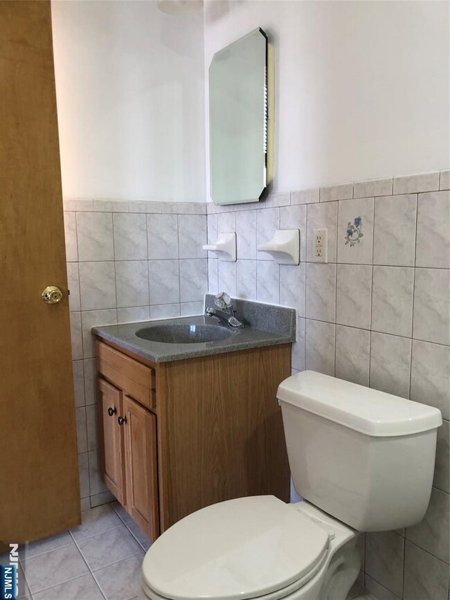 Building Photo - 504 2nd