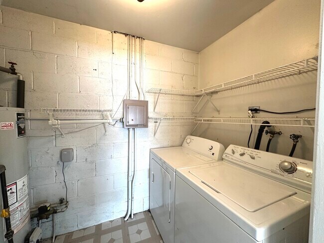 Building Photo - 1410 Beverly Ln