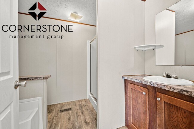 Building Photo - Cozy 3-Bed, 2-Bathroom Trailer Home Available for Rent! Located off of Strawberry Lane in Albany!