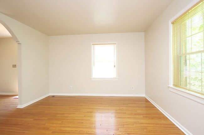 Building Photo - End-Unit Georgetown Green Townhome