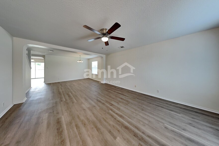 Building Photo - 455 Dolly Dr
