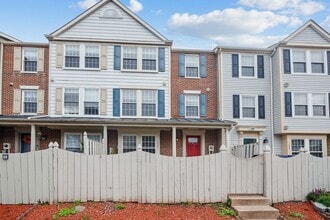 Building Photo - 3 bedroom 2.5 bathroom townhome for rent