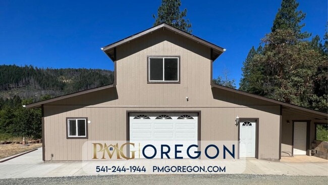 Building Photo - 4323 Galice Rd