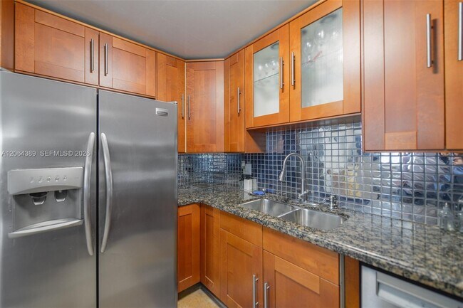 Building Photo - 401 Golden Isles Dr