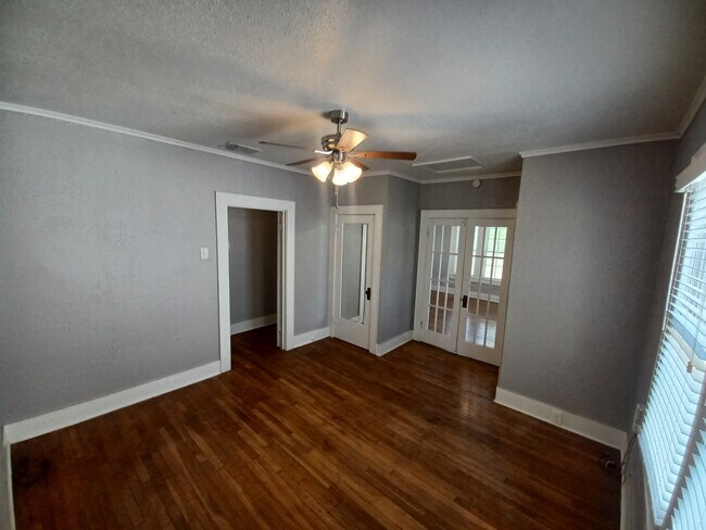 Building Photo - 214 Funston Pl