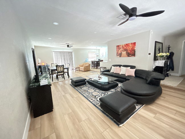 Building Photo - 4321 Mott Cir