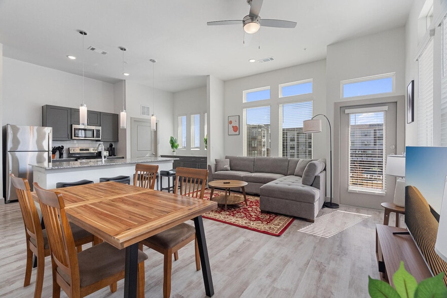 Building Photo - 12100 1/2 Ferrystone Glen Dr