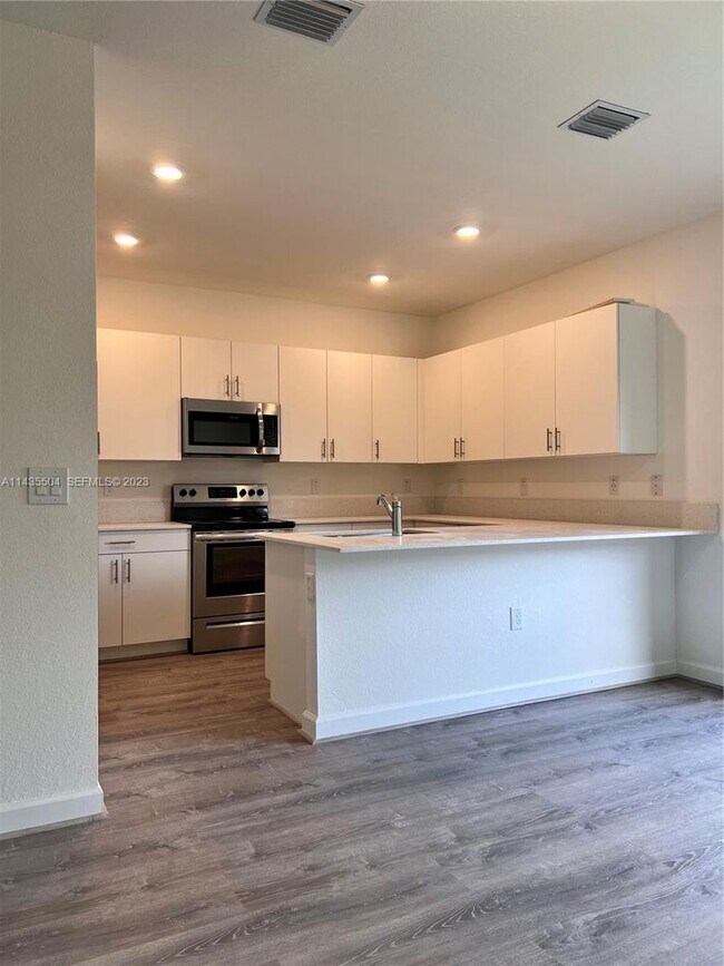 Building Photo - NEW CONSTRUCTION!!!! AMAIZING LOCATION!!!