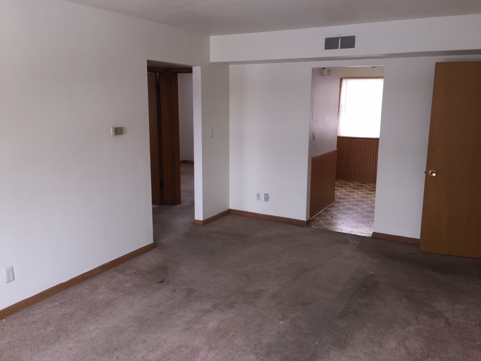 Building Photo - 926 Blackstone Ave