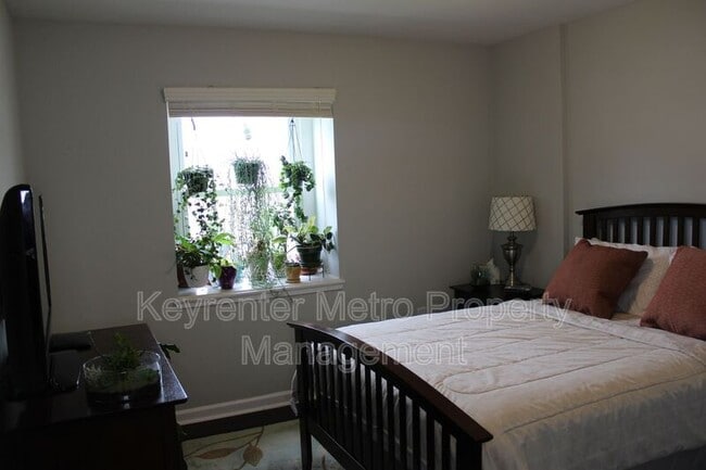 Building Photo - 708 Kaplan Ct