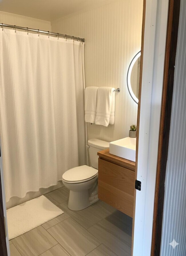 Building Photo - 601 Live Oak St